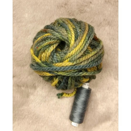 Zöld-sárga színátmenetes fonal (65gr)