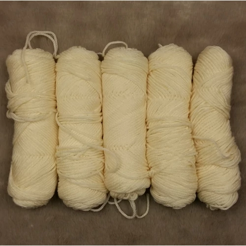 krémfehér akril fonal (250gr)