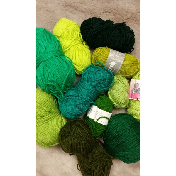 Zöld színvilágú fonalcsomag (340gr)