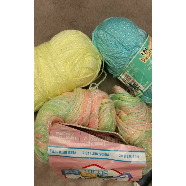 Színes fonal csomag (180gr)