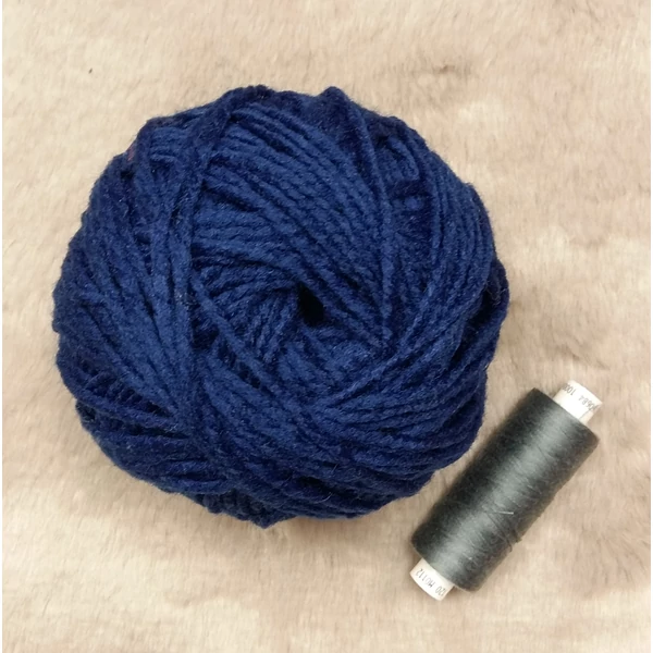 Sötétkék fonal (90gr)