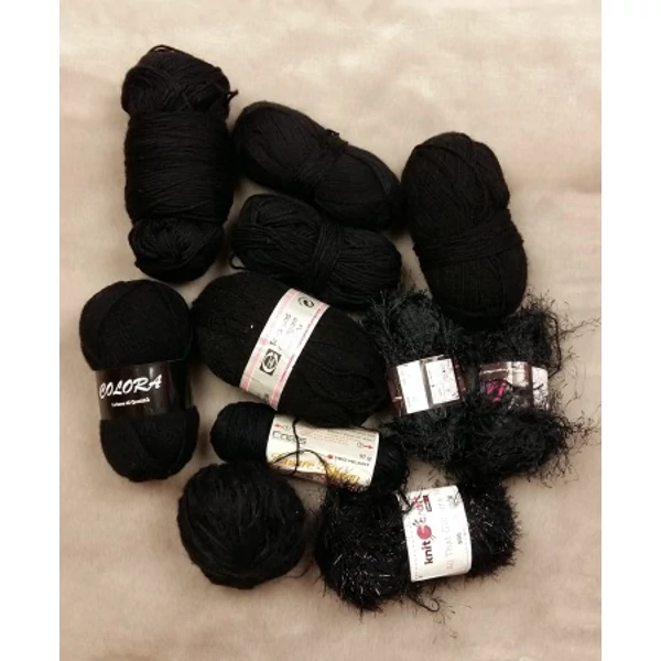 Fekete vegyes fonalcsomag (580gr)