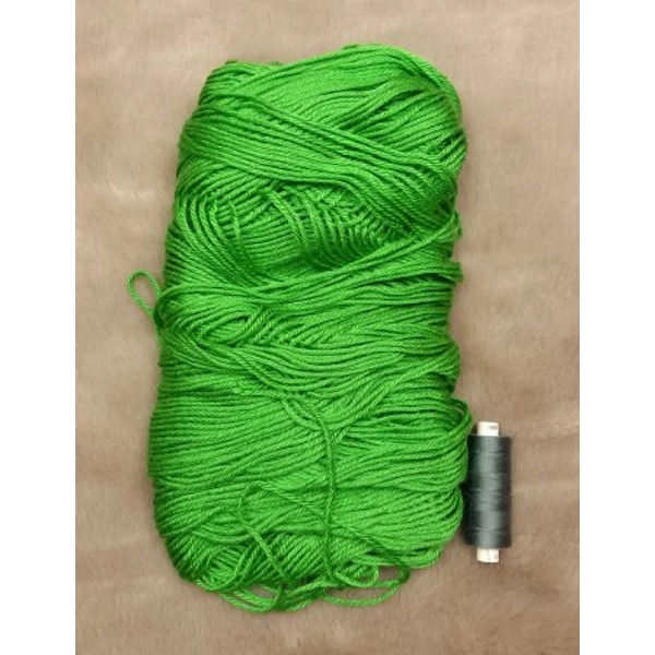 Zöld akril fonal (135gr)