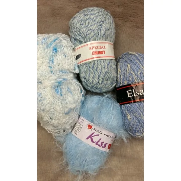 Világoskék színvilágú fonalcsomag (240gr)