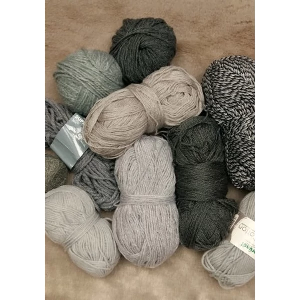 Szürke színvilágú fonalcsomag (580gr)