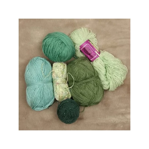 Zöld színvilágú fonalcsomag (380gr)