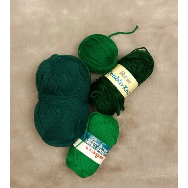 Zöld színvilágú fonalcsomag (135gr)